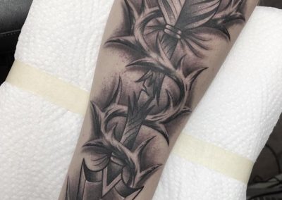 arrow tattoo black grey tattoo clasic tattoo zürich tattoo uster tattoo studio old school tattoo schwarz grau tattoo Pfeil tattoo