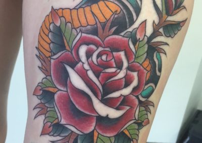 classic snake old school snake rose tatoo traditional tattoo zurich Schlage old school tattoo neotraditional tattoo