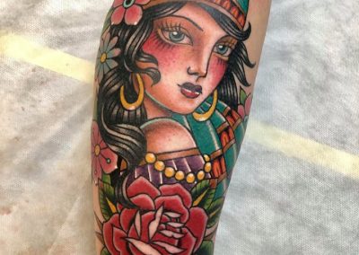 girl head tattoo neotraditonal tattoo old school tattoo classic tattoo zürich tattoo studio uster tattoo