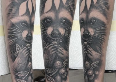 black grey tattoo Zürich tattoo Uster tattoo waschbfär tattoo raccoon tattoo swiss tattoo schwarz grau tattoo